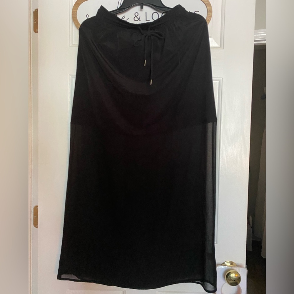 Max and Mia coverup skirt size small.